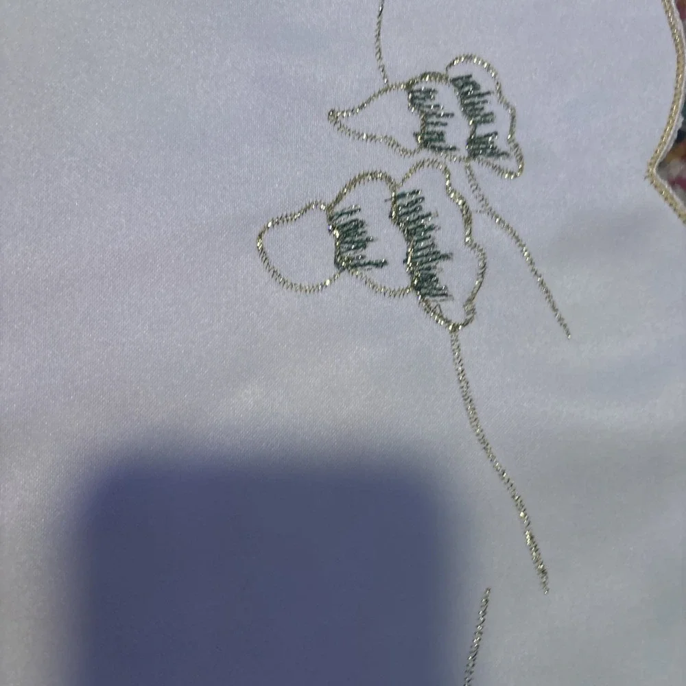 Vintage Lot Of Linen Embroidery‎ Pieces. Napkins, Hankies, Runners, Doilies.